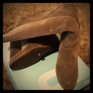 Wide calf wedged suede boots